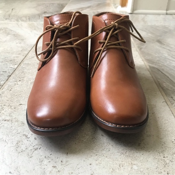 Tahari brown boys boots, size 7. - Picture 2 of 7